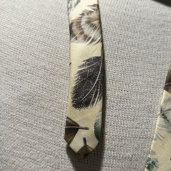 Beautiful Wild Bird Feather Pattern Silk Neck Tie - Picture 12 of 14